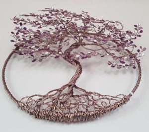 Arbre en relief 30cm, fil marron clair, feuilles Nuances de violet et blanc